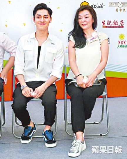 ■關楚耀稱開始為下月演唱會作準備。 ■關楚耀稱開始為下月演唱會作準備。