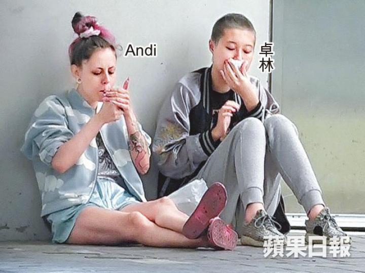 ■卓林出櫃後與同性密友Andi不時出雙入對。資料圖片■吳綺莉昨日避談報警尋女一事,稱仍有跟卓林聯絡。資料圖片 ■卓林出櫃後與同性密友Andi不時出雙入對。資料圖片■吳綺莉昨日避談報警尋女一事,稱仍有跟卓林聯絡。資料圖片