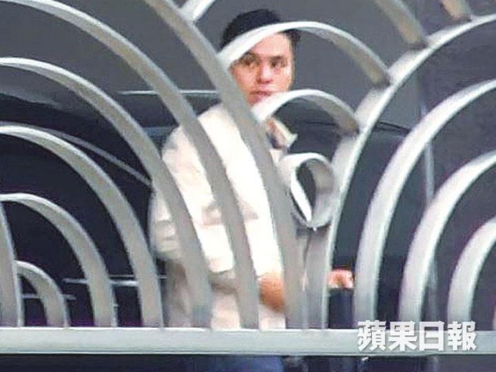 ■郭可頌一泊好車立即心急回家。DV圖片■郭可盈心情大靚,停車接受訪問。 ■郭可頌一泊好車立即心急回家。DV圖片■郭可盈心情大靚,停車接受訪問。