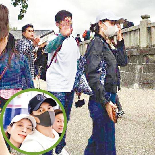 ■吳奇隆和劉詩詩到日本旅行時,不斷被捕獲。微博圖片 ■吳奇隆和劉詩詩到日本旅行時,不斷被捕獲。微博圖片