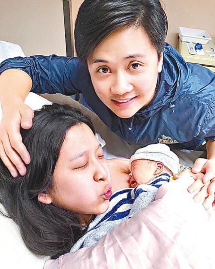■E Cup Baby昨日順利誕下囡囡,陳子敏讚老婆捱得痛。 ■E Cup Baby昨日順利誕下囡囡,陳子敏讚老婆捱得痛。