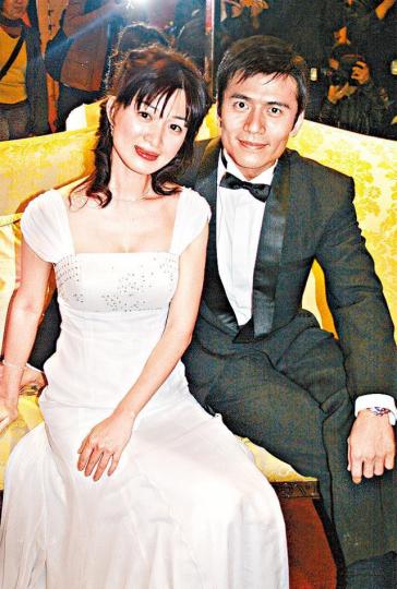 ■唐文龍曾與陳少霞拍拖六年,對方現已嫁給富豪。資料圖片■唐文龍在拍攝電視劇《十月初五的月光》時曾追過阿佘。資料圖片■唐文龍強調與黃文意只是好友。資料圖片 ■唐文龍曾與陳少霞拍拖六年,對方現已嫁給富豪。資料圖片■唐文龍在拍攝電視劇《十月初五的月光》時曾追過阿佘。資料圖片■唐文龍強調與黃文意只是好友。資料圖片