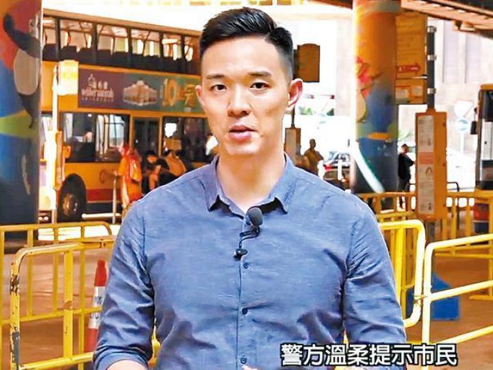 ■張繼安在片中大玩五月天歌名,警察難得得到年輕人讚賞。互聯網圖片■張繼安之前也找來胞兄張繼聰(右)拍攝警察的慈善宣傳片段。互聯網圖片 ■張繼安在片中大玩五月天歌名,警察難得得到年輕人讚賞。互聯網圖片■張繼安之前也找來胞兄張繼聰(右)拍攝警察的慈善宣傳片段。互聯網圖片
