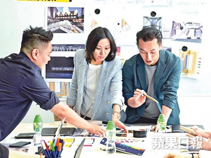 ■陳柏熹和鄭詩韻為了時裝騷能圓滿舉行,事前多次開會做足準備。 ■陳柏熹和鄭詩韻為了時裝騷能圓滿舉行,事前多次開會做足準備。
