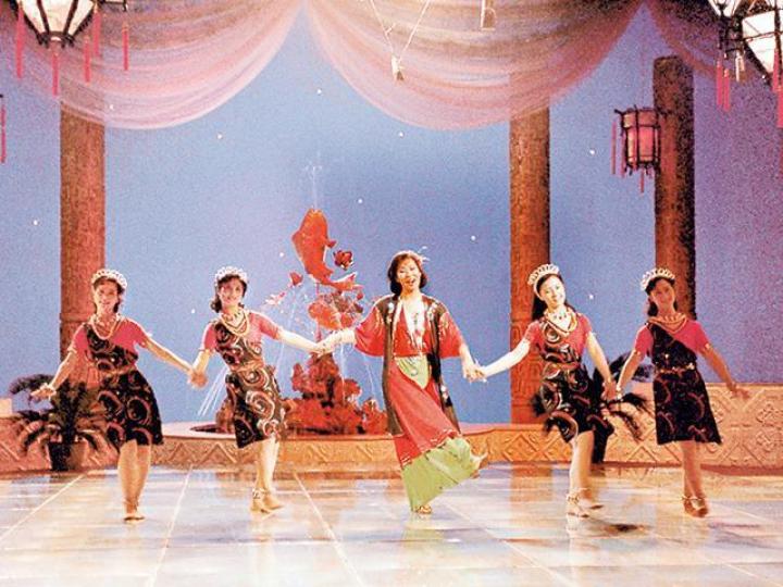 ■奚秀蘭(中)84年曾踏上內地央視春晚舞台。 ■奚秀蘭(中)84年曾踏上內地央視春晚舞台。