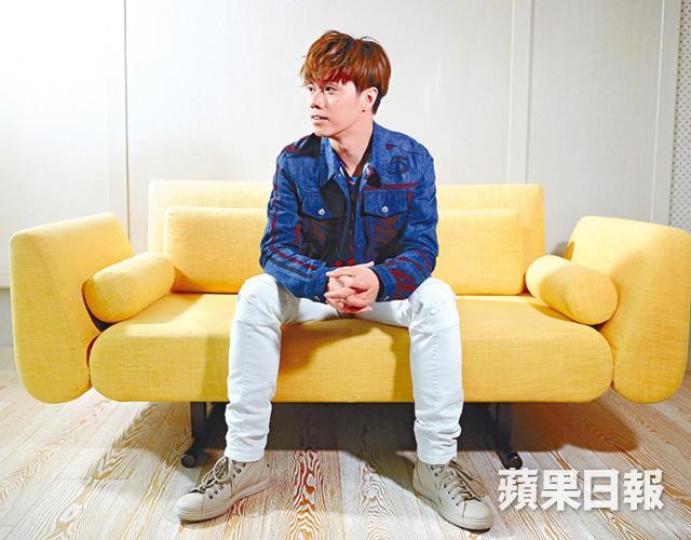 ■軒仔自言是隱性雙子座,有多重性格。■為了配合新世代宣傳的軒仔,專誠上討論區跟網友交談。■為了配合新世代宣傳的軒仔,專誠上討論區跟網友交談。■軒仔和分身「降兩度」(左)將於下月踏紅館開騷,由三場加到六場。互聯網圖片 ■軒仔自言是隱性雙子座,有多重性格。■為了配合新世代宣傳的軒仔,專誠上討論區跟網友交談。■為了配合新世代宣傳的軒仔,專誠上討論區跟網友交談。■軒仔和分身「降兩度」(左)將於下月踏紅館開騷,由三場加到六場。互聯網圖片