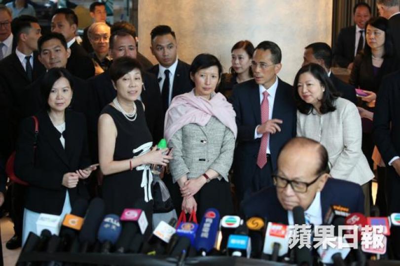 ■左起：區小燕、余淑珍、唐慧慈。右一：張景如。資料圖片