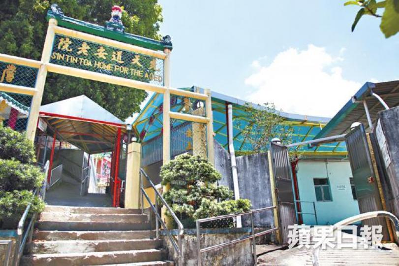 ■先天道安老院擁有旁邊依斜坡而建的龕場多年，主要安放逝世院友或其親屬的骨灰。陳善南攝■安老院的龕場內有多個放置靈灰房間，每間房粗略估計可放最少600份骨灰。