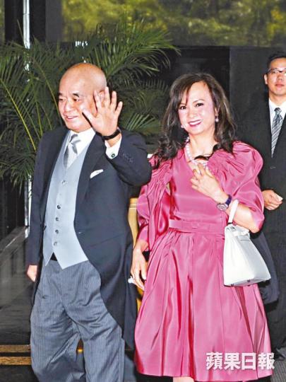 ■葉美卿（右）與鄭家純結婚多年，二人關係一度相敬如冰，至近年才有所舒緩。資料圖片