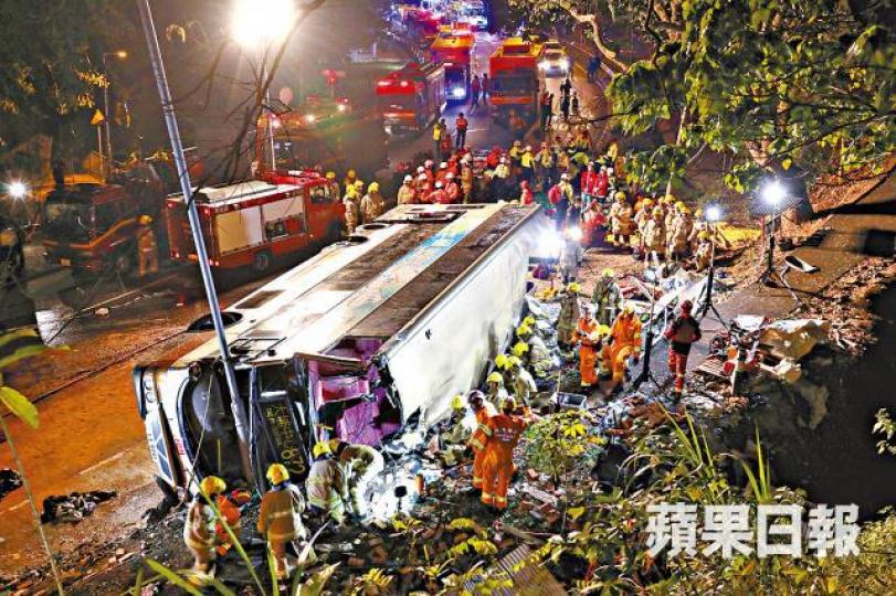 ■2月九巴翻側意外造成19人死亡，政府事後成立檢討委員會。