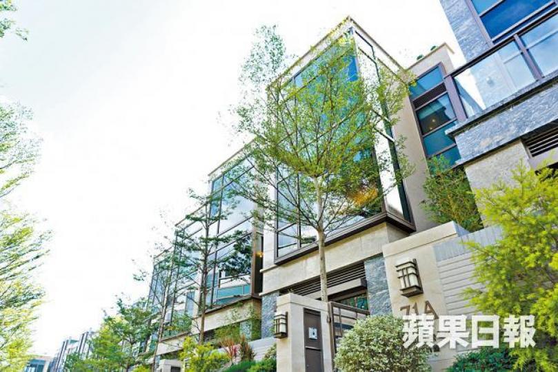 ■元朗洪水橋富豪．悅庭日前突將兩幢洋房減價最多近三成促銷。