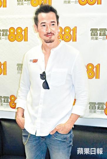 ■陳豪笑說人在江湖,所以未能陪老婆及三個子女返加拿大。 ■陳豪笑說人在江湖,所以未能陪老婆及三個子女返加拿大。