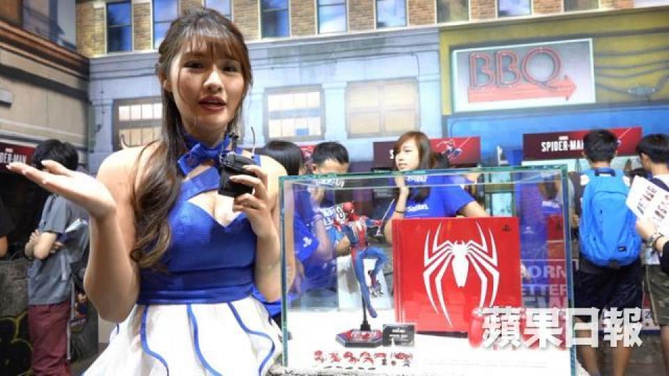 IG女神黃樂樂,今年亦有為PlayStation擔任game girl。樂樂率先試玩新game《Marvel's Spider-Man》。《Marvel's Spider-Man》是今年PlayStation的重點遊戲之一。來自台灣的羽晴,為大家介紹新版俄羅斯方塊。同樣來自台灣的PinQ,是第二年來港為PlayStation擔任game girl。今年不少手遊也有設置攤位推介,圖中男生則是剛試玩完一個VR手遊遊戲。黃樂樂。台灣模特兒陳葳,也是第二年港任Game girl。邱靜誼(PinQ)。Ho IG女神黃樂樂,今年亦有為PlayStation擔任game girl。樂樂率先試玩新game《Marvel's Spider-Man》。《Marvel's Spider-Man》是今年PlayStation的重點遊戲之一。來自台灣的羽晴,為大家介紹新版俄羅斯方塊。同樣來自台灣的PinQ,是第二年來港為PlayStation擔任game girl。今年不少手遊也有設置攤位推介,圖中男生則是剛試玩完一個VR手遊遊戲。黃樂樂。台灣模特兒陳葳,也是第二年港任Game girl。邱靜誼(PinQ)。Ho