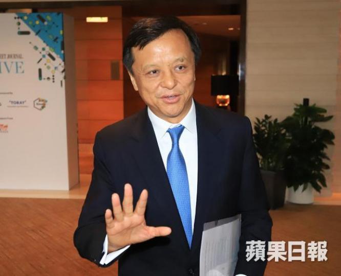 ■57歲的李小加風華正茂,仕途上,隨時出口轉外銷,將來在大陸任職高官,絕對有可能。 資料圖片 ■57歲的李小加風華正茂,仕途上,隨時出口轉外銷,將來在大陸任職高官,絕對有可能。 資料圖片