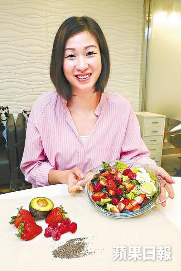 ■營養師陳玉儀推介自製奇亞籽雜莓沙律。李錦鏵攝 ■營養師陳玉儀推介自製奇亞籽雜莓沙律。李錦鏵攝