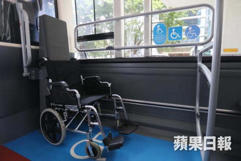 ■筆者指出,身體殘障的智障人士難以接觸病床外的世界,即使勉強坐上普通輪椅,坐姿卻帶來劇痛。資料圖片 ■筆者指出,身體殘障的智障人士難以接觸病床外的世界,即使勉強坐上普通輪椅,坐姿卻帶來劇痛。資料圖片