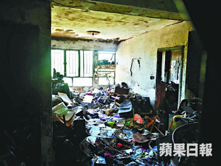 ■遭縱火單位嚴重焚毀。 ■遭縱火單位嚴重焚毀。
