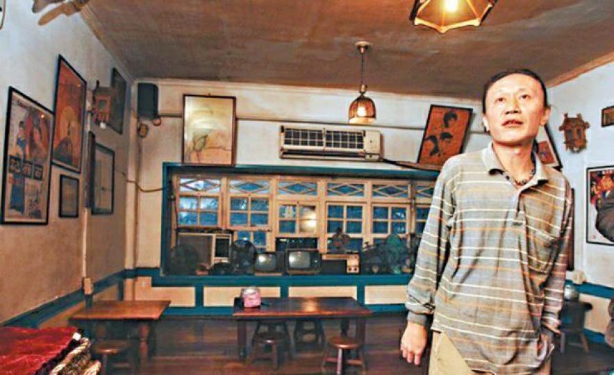 【舊店】■原由阿華主理的舊店,空間小又窄。【新店】■新店保留了不少老店元素,包括老闆與陳水扁的合照。 【舊店】■原由阿華主理的舊店,空間小又窄。【新店】■新店保留了不少老店元素,包括老闆與陳水扁的合照。