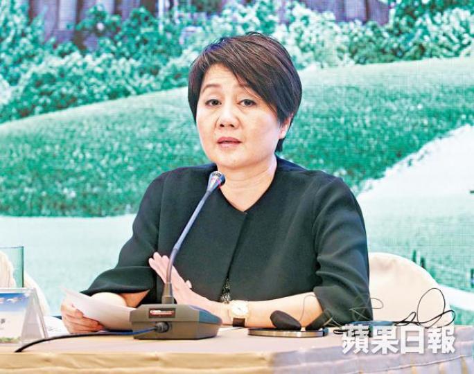 ■梁安琪上周指會建領養中心,昨又改為用別墅安置。 ■梁安琪上周指會建領養中心,昨又改為用別墅安置。