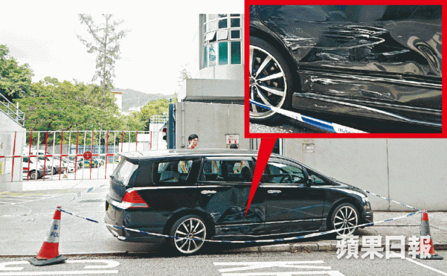 ■七人車被追至警察大興行動基地門外,車身被撞凹。張家豪攝■涉案私家車事後被焚毀,由消防到場撲熄。 ■七人車被追至警察大興行動基地門外,車身被撞凹。張家豪攝■涉案私家車事後被焚毀,由消防到場撲熄。