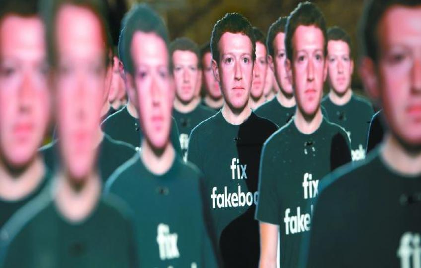■美國中期選舉在即,fb主動刪除干預大選的賬戶。■特朗普明言不會容忍外來勢力干預美國選舉。■fb展示部份疑跟俄羅斯有關、有意干預美國政治的賬戶和專頁。美聯社 ■美國中期選舉在即,fb主動刪除干預大選的賬戶。■特朗普明言不會容忍外來勢力干預美國選舉。■fb展示部份疑跟俄羅斯有關、有意干預美國政治的賬戶和專頁。美聯社