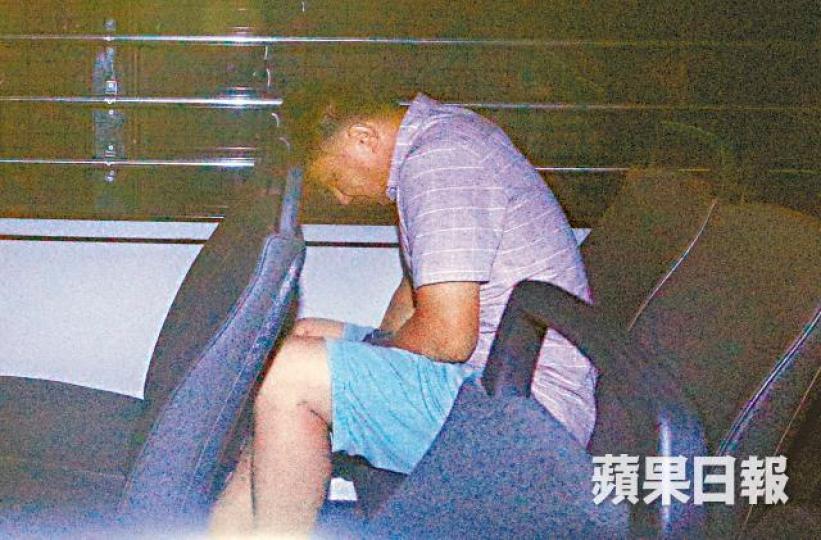 ■被告黃宏軍昨由囚車押走。張志華攝 ■被告黃宏軍昨由囚車押走。張志華攝