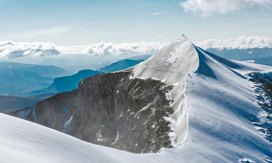【瑞典】■凱布訥山南峯的積雪冰川因熱融化,失去瑞典第一峯之名。互聯網【西班牙】■氣溫達44℃,民眾在噴泉旁消暑。互聯網【南韓】■首爾前晚氣溫超過30℃,市民看噴泉表演納涼。互聯網【美國】■死亡谷溫度計顯示氣溫達華氏130度,即54.4℃。美聯社 【瑞典】■凱布訥山南峯的積雪冰川因熱融化,失去瑞典第一峯之名。互聯網【西班牙】■氣溫達44℃,民眾在噴泉旁消暑。互聯網【南韓】■首爾前晚氣溫超過30℃,市民看噴泉表演納涼。互聯網【美國】■死亡谷溫度計顯示氣溫達華氏130度,即54.4℃。美聯社