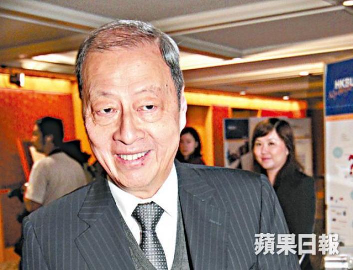 周亦卿(1935-2018)■周亦卿昨日設靈,各界致送的花牌放滿殯儀館外的英皇道。何頴賢攝 周亦卿(1935-2018)■周亦卿昨日設靈,各界致送的花牌放滿殯儀館外的英皇道。何頴賢攝