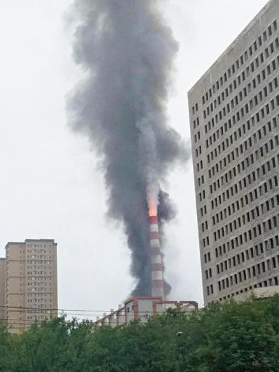 ■西安爆炸現場冒起濃煙直沖半空。 ■西安爆炸現場冒起濃煙直沖半空。