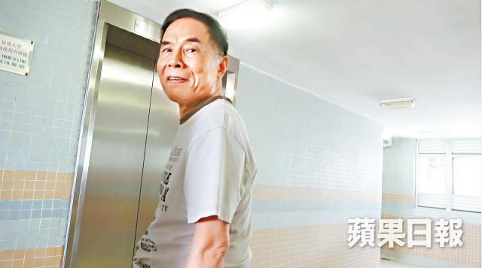 ■住在居屋的滙控小股東周伯,持滙控逾15萬股,市值千萬元。譚德潤攝 ■住在居屋的滙控小股東周伯,持滙控逾15萬股,市值千萬元。譚德潤攝