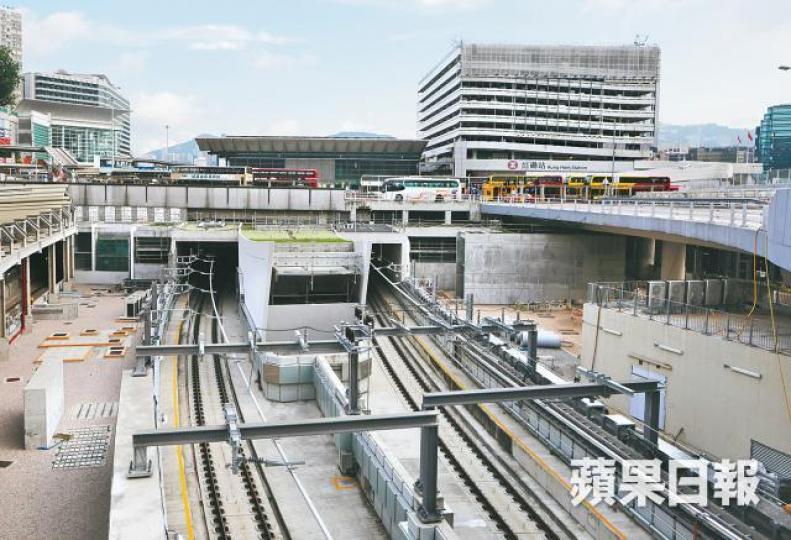 ■沙中綫紅磡站爆出擅改月台層板設計,安全成疑。夏家朗攝 ■沙中綫紅磡站爆出擅改月台層板設計,安全成疑。夏家朗攝