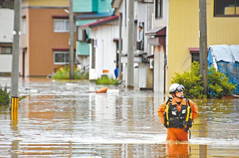 ■山形縣戶澤村暴雨成災,嚴重水浸。互聯網 ■山形縣戶澤村暴雨成災,嚴重水浸。互聯網