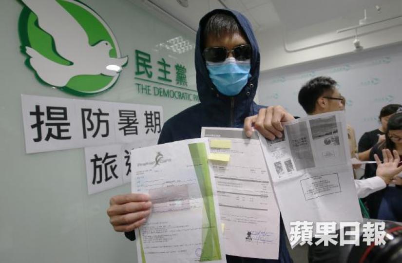 ■31歲任職維修員的蔡先生聲稱誤墮推銷電話陷阱,在職員慫恿下購買約6萬元的旅遊會藉。黎樹雄攝 ■31歲任職維修員的蔡先生聲稱誤墮推銷電話陷阱,在職員慫恿下購買約6萬元的旅遊會藉。黎樹雄攝