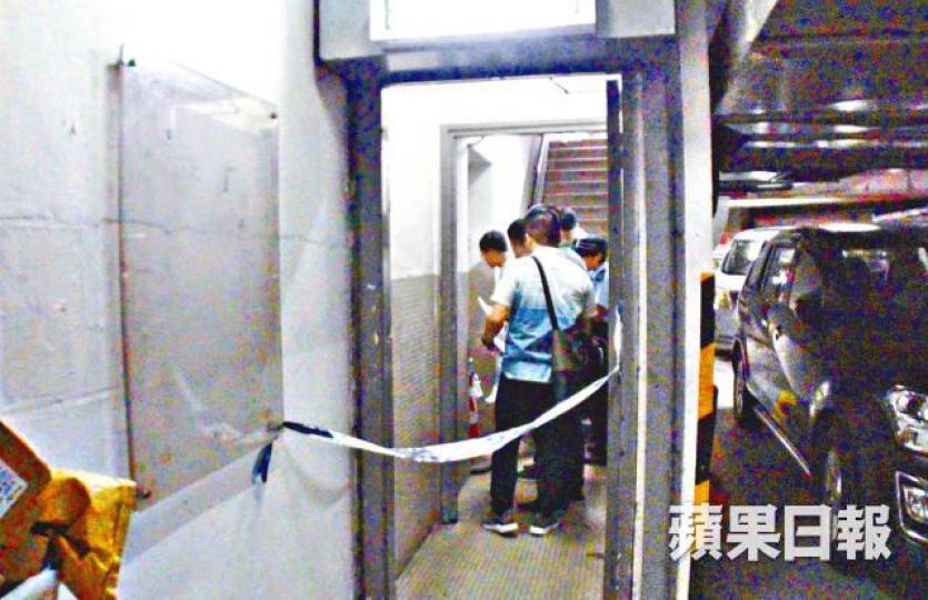■警員事後封鎖停車場樓梯調查。張培生攝 ■警員事後封鎖停車場樓梯調查。張培生攝