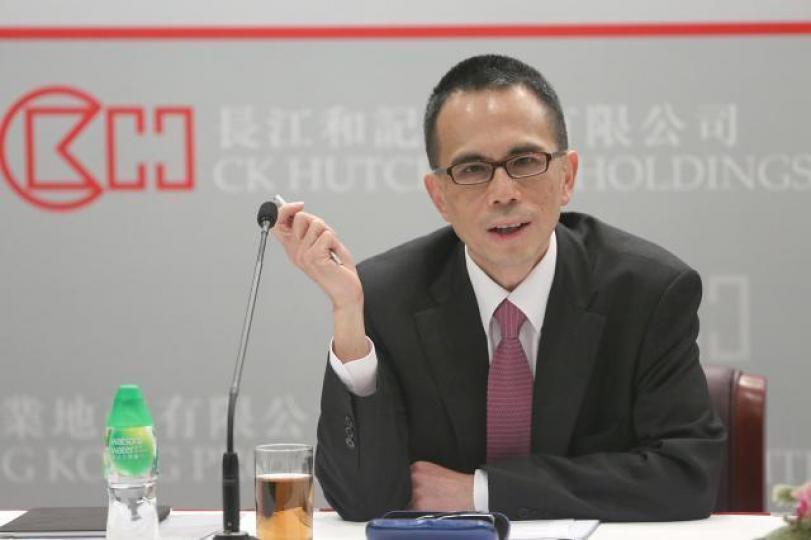 ■長和收入穩定,派息又大幅增加,慢慢可以歸納為收息股。圖為長和主席李澤鉅。 資料圖片 ■長和收入穩定,派息又大幅增加,慢慢可以歸納為收息股。圖為長和主席李澤鉅。 資料圖片
