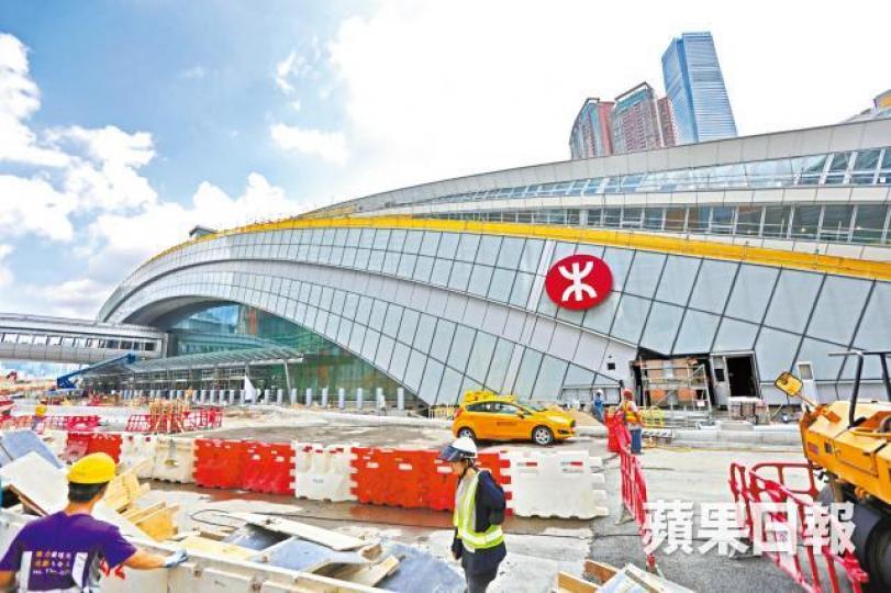 ■高鐵就嚟通車,保監局提醒保險代理唔好喺高鐵sell保險單,有機會違法。資料圖片 ■高鐵就嚟通車,保監局提醒保險代理唔好喺高鐵sell保險單,有機會違法。資料圖片