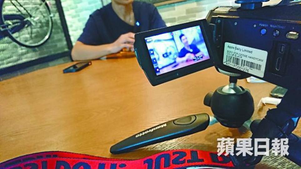 ■被誘做按摩師接客的張先生指原本打算應徵會所接待員。周子惇攝【小鮮肉列陣】■記者佯裝顧客放蛇期間,3名技師先後站在房外供「睇辦」。■涉事按摩店內不時有赤膊男子遊走。 ■被誘做按摩師接客的張先生指原本打算應徵會所接待員。周子惇攝【小鮮肉列陣】■記者佯裝顧客放蛇期間,3名技師先後站在房外供「睇辦」。■涉事按摩店內不時有赤膊男子遊走。