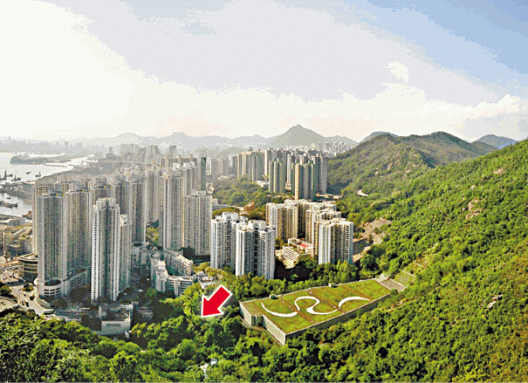 ■油塘高超道住宅地(箭嘴示)毗鄰油塘通風樓,料可提供約480個單位。 ■油塘高超道住宅地(箭嘴示)毗鄰油塘通風樓,料可提供約480個單位。