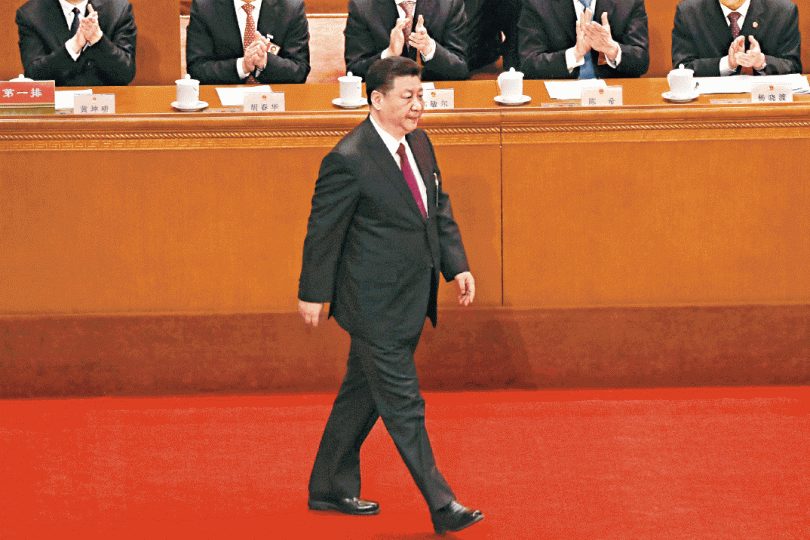 ■習近平造神活動越演越烈。■陝西歌舞劇院推出誦歌會，把習下鄉的梁家河說成改革開放發源地。互聯網■有畫家把習父習仲勛畫成改革開放的決策者（中），鄧小平等五政要也成陪襯。