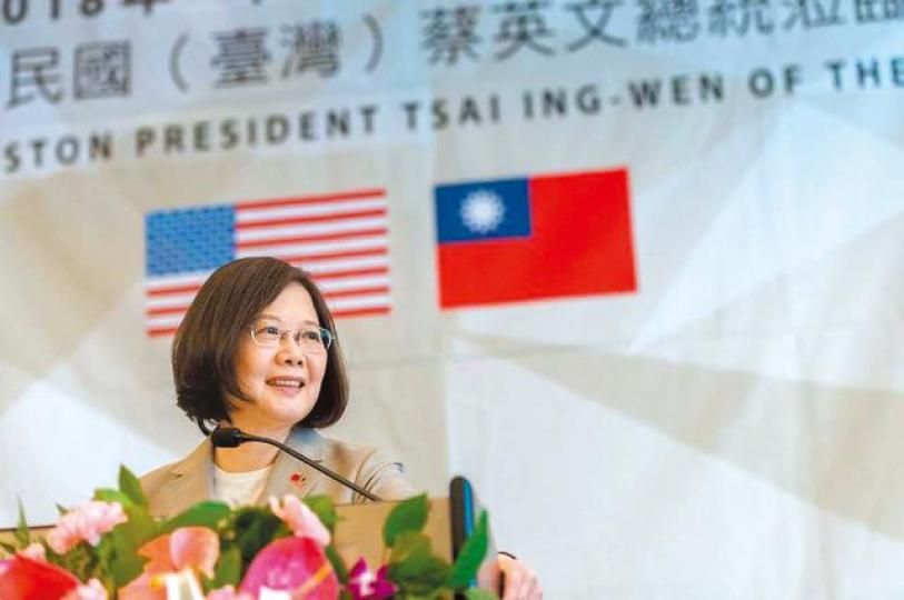 ■蔡英文此行過境美國,獲不少禮遇突破,包括首訪美國官方機構。■蔡英文在侯斯頓受到台僑熱烈歡迎。 ■蔡英文此行過境美國,獲不少禮遇突破,包括首訪美國官方機構。■蔡英文在侯斯頓受到台僑熱烈歡迎。