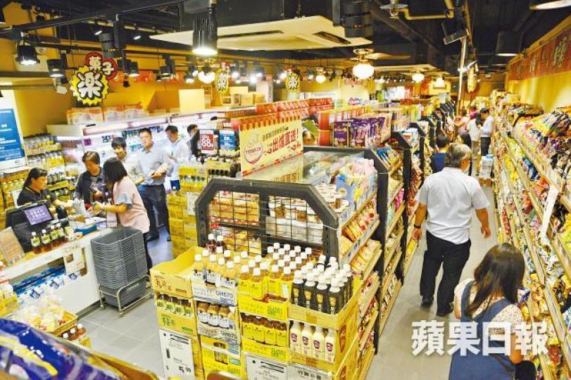 ■759阿信屋一直堅持薄利多銷,深受消費者歡迎。何耀勤攝 ■759阿信屋一直堅持薄利多銷,深受消費者歡迎。何耀勤攝