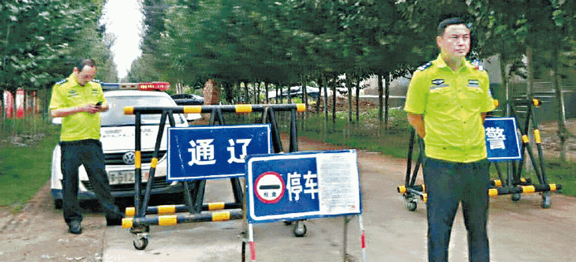 內蒙古通遼市勝利村近日爆發疑似牛炭疽疫情,公安封路,限制車輛出入。互聯網 內蒙古通遼市勝利村近日爆發疑似牛炭疽疫情,公安封路,限制車輛出入。互聯網