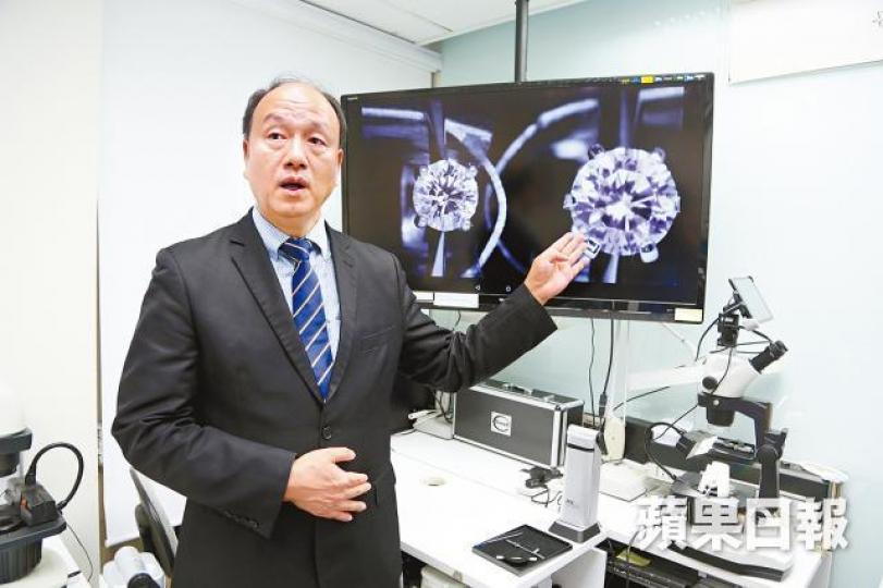 莫偉基指,涉事假鑽石是人工合成製品。 莫偉基指,涉事假鑽石是人工合成製品。
