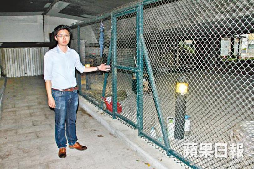 屯門區議員葉文斌促以鐵絲網圍封空地。
