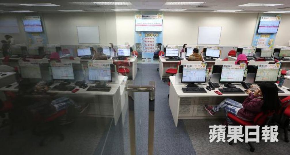 現時股民對股市仍有希望,故有理由相信,熊市未完,現在只是消費購買力的熊市二期。 資料圖片 現時股民對股市仍有希望,故有理由相信,熊市未完,現在只是消費購買力的熊市二期。 資料圖片