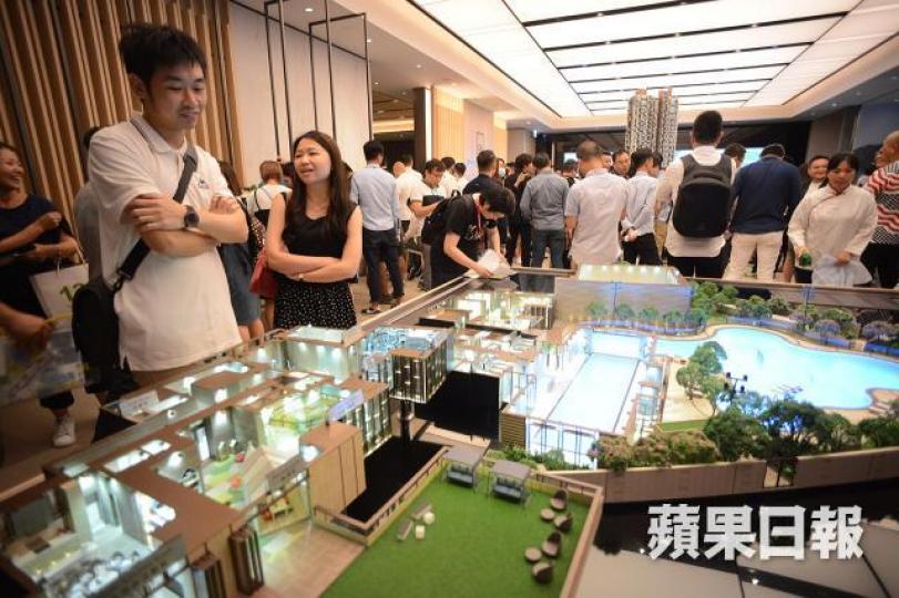 政府若然想幫港人安居樂業，不妨學吓大馬總統，禁止外國人買樓。　資料圖片