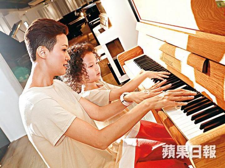 陳國邦夫婦希望陳禛有一個快樂童年,所以讓她入讀國際學校輕鬆學習。資料圖片
陳國邦夫婦希望陳禛有一個快樂童年,所以讓她入讀國際學校輕鬆學習。資料圖片