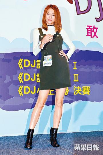 連詩雅喜歡幫朋友解決愛情煩惱,但卻幫不到自己。
連詩雅喜歡幫朋友解決愛情煩惱,但卻幫不到自己。
