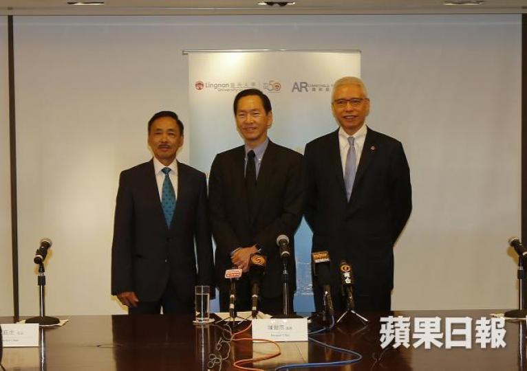 陳智思(中)指香港保險業最大優勝地方為壽險。 陳智思(中)指香港保險業最大優勝地方為壽險。