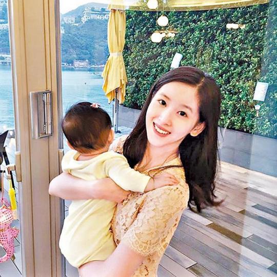 「奶茶妹妹」章澤天與劉強東婚後育有一女。